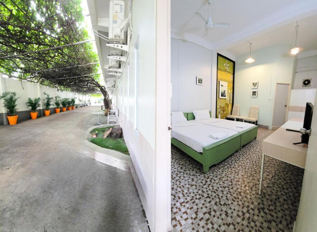 Rajata Hotel Bangkok Luaran gambar