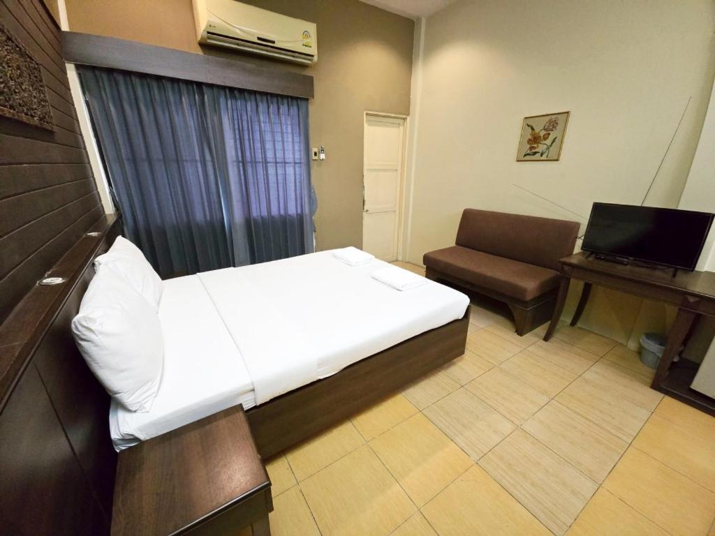 Rajata Hotel Bangkok Luaran gambar